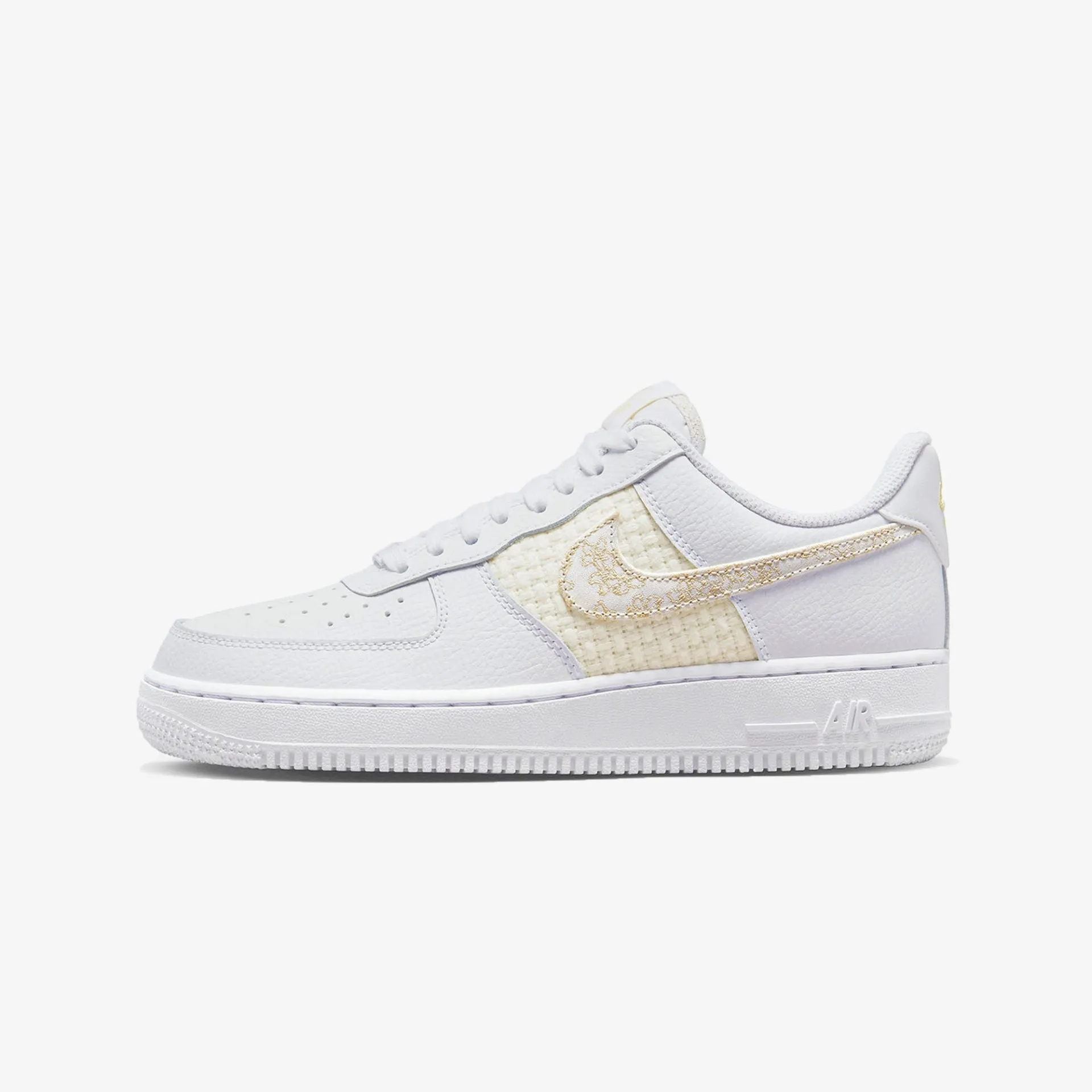 Nike | WMN'S AIR FORCE 1 07 SE  { WHITE / GOLD